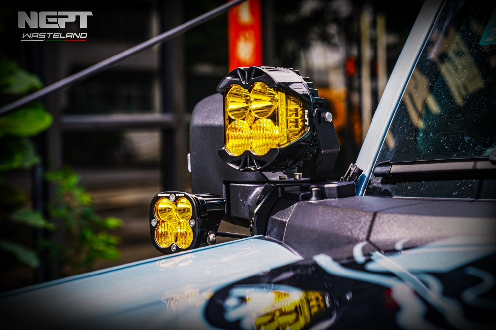 A-pillar light bracket Ford Bronco Raptor detail