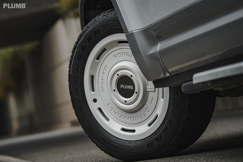 PLUMB White Wheels Land Rover Defender