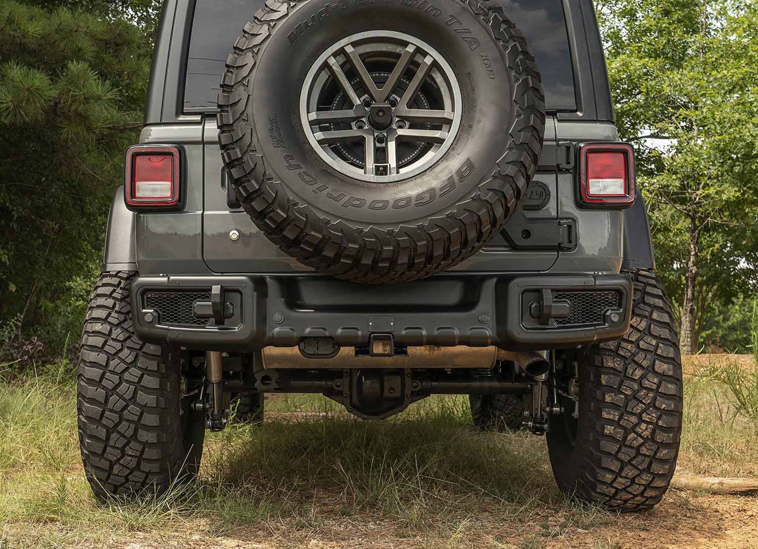4-rugged-ridge-spartacus-rear-bump