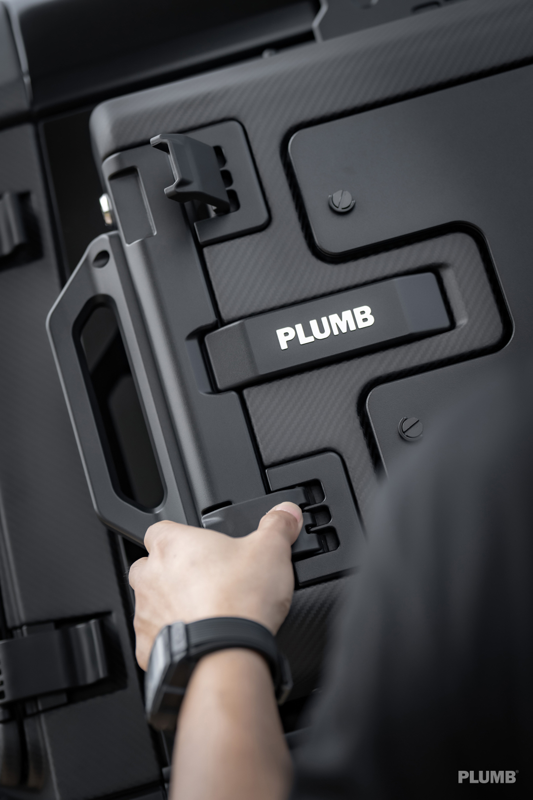 PLUMB Dry Carbon Side Case set